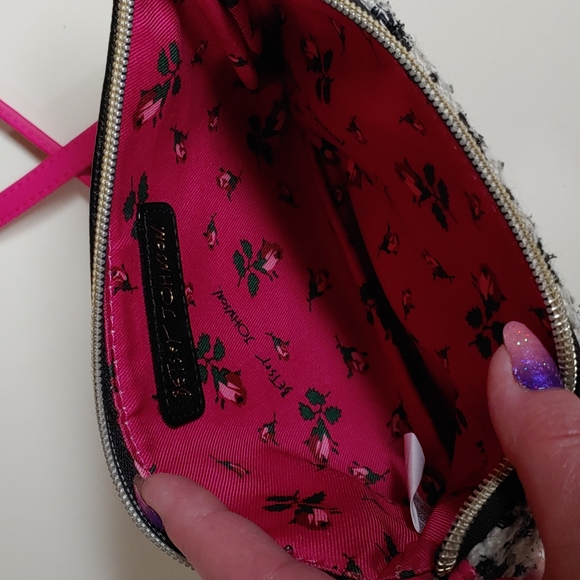 Betsey Johnson Dreamworks Trolls 2 in 1 Crossbody Bag - Picture 17 of 17